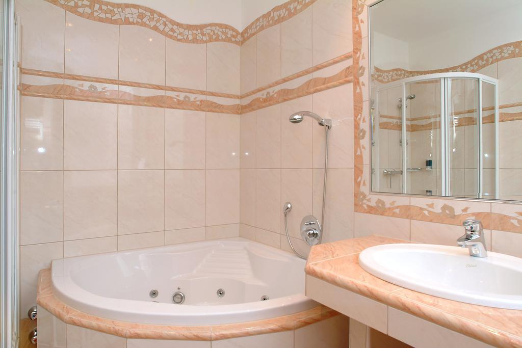 Altstadt Hotel Mosser วิลลาค ภายนอก รูปภาพ
